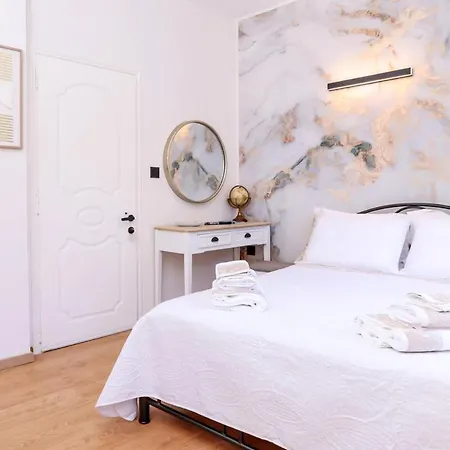 Luce Al Centro Corfu (city)